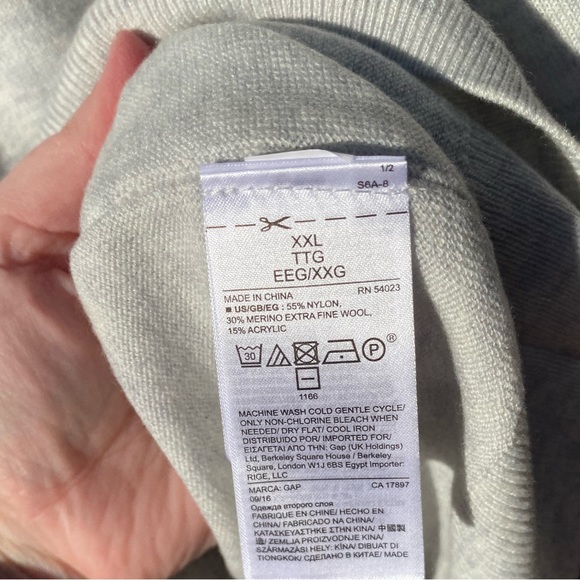 Gap Women’s peace sign sweater - Picture 5 of 6